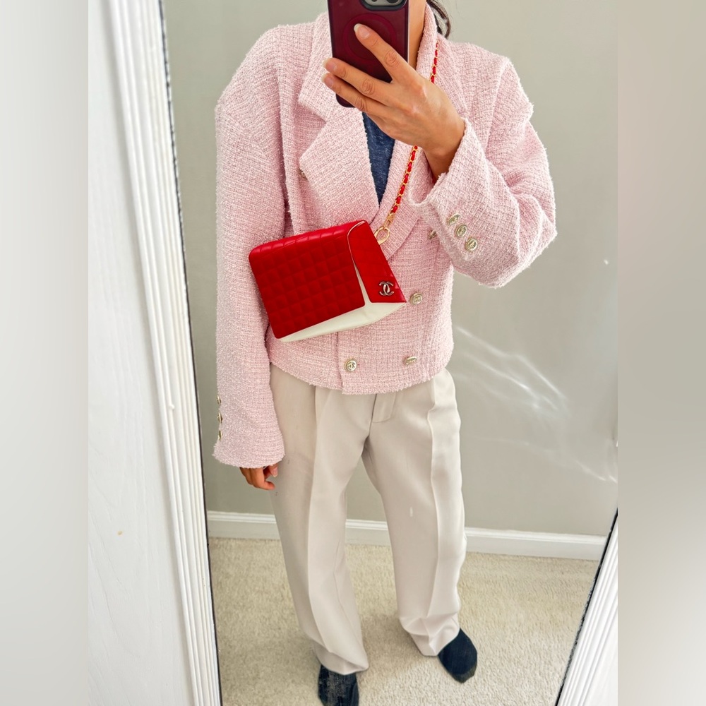 Chanel Lambskin logo clutch 3-in-1 way can wear. regular accessories including